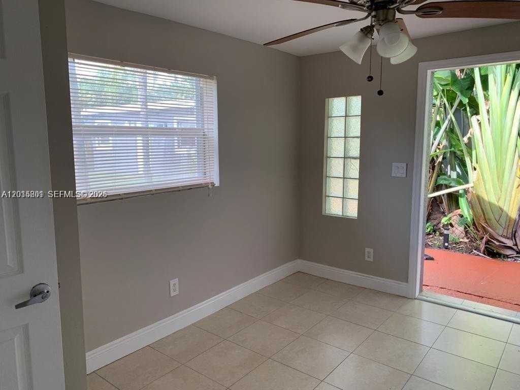 6012 Sw 38th St #4 - Photo 3 of 7