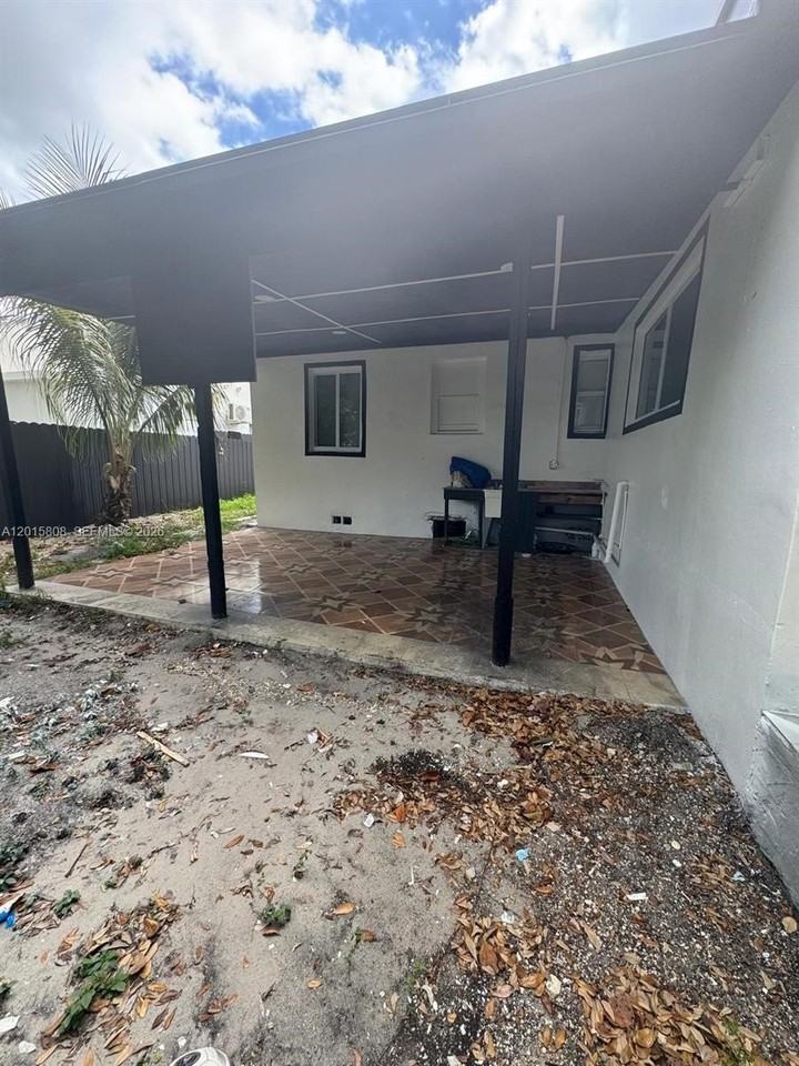 833 Nw 75th St - Photo 5 of 16