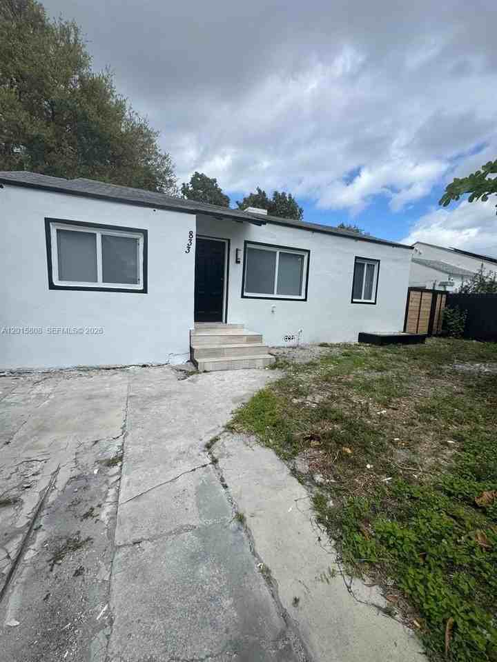 833 Nw 75th St - Photo 6 of 16