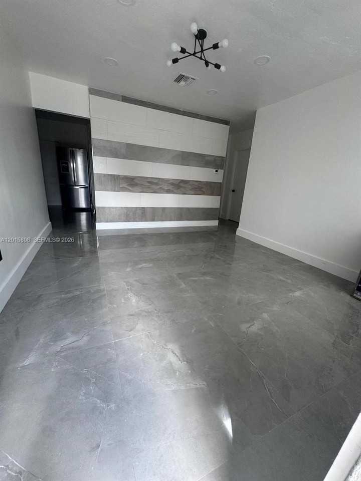 833 Nw 75th St - Photo 7 of 16