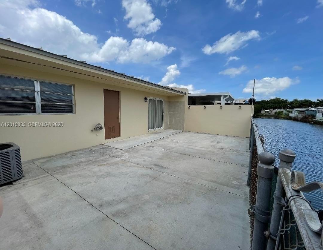 10112 Sw 20th St - Photo 2 of 10