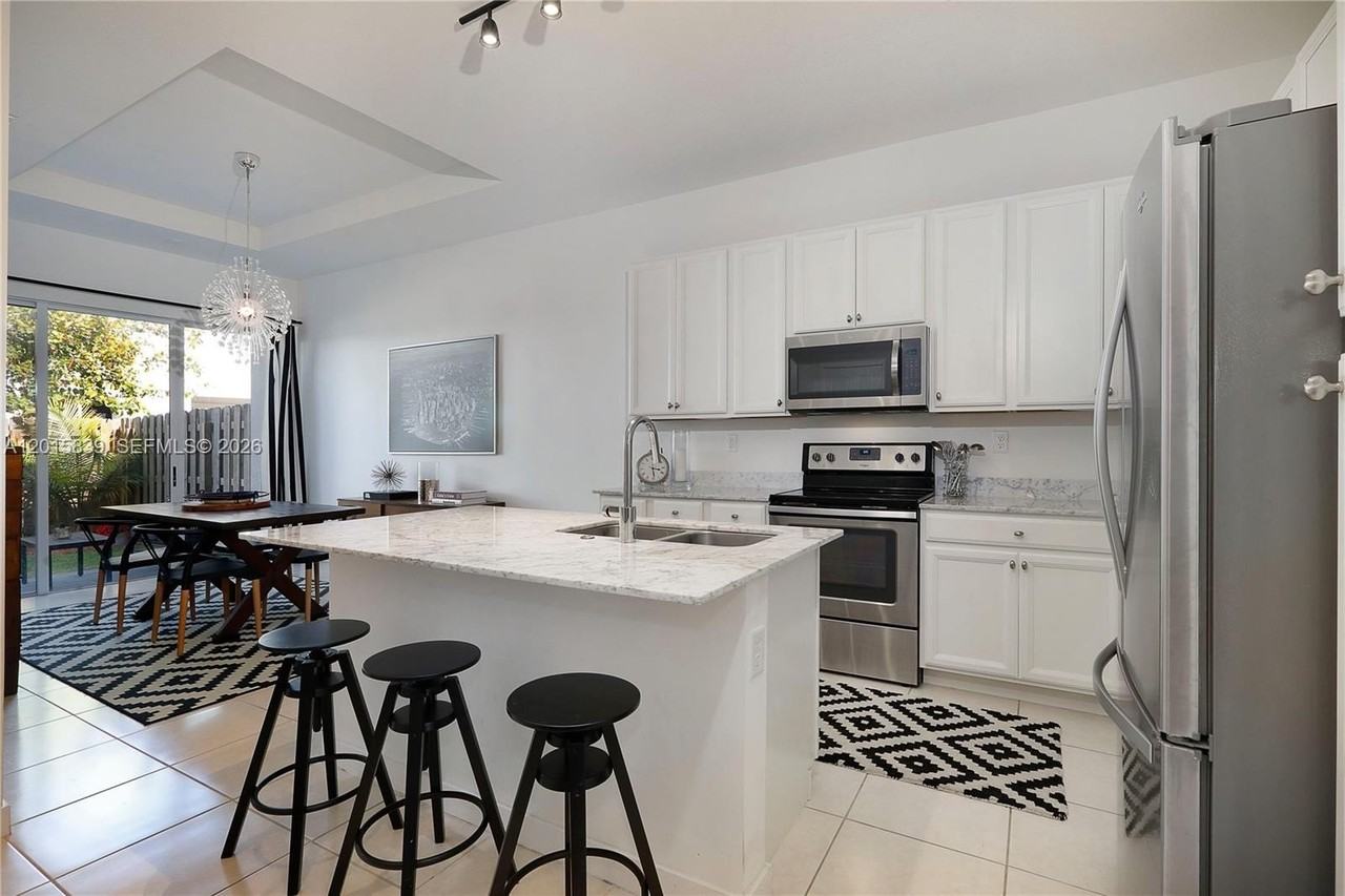 17641 Sw 153rd Ct - Photo 4 of 22