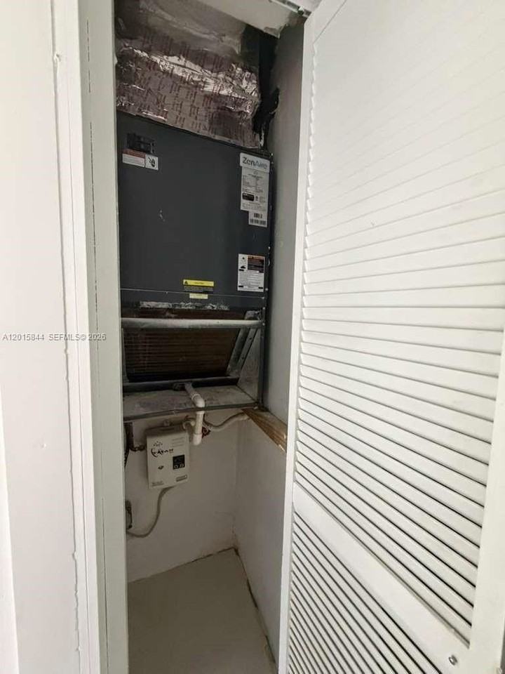 1461 Sw 7th St #1 - Photo 6 of 11