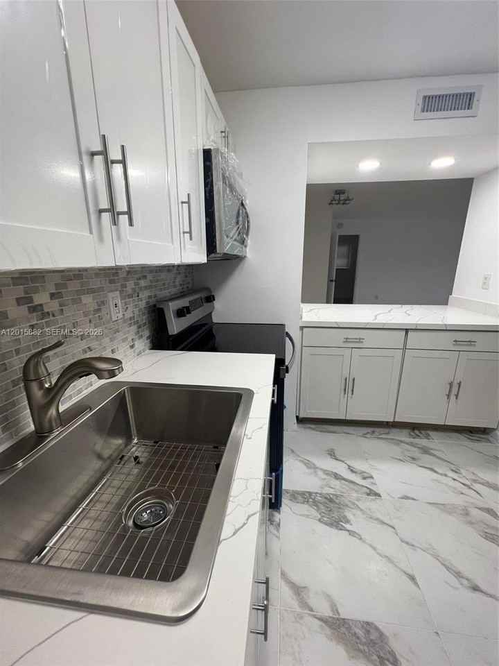 469 Ne 207th Ln #102 - Photo 4 of 14