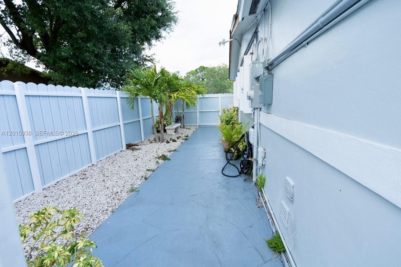 20760 Nw 37th Ct #1 - Photo 7 of 7
