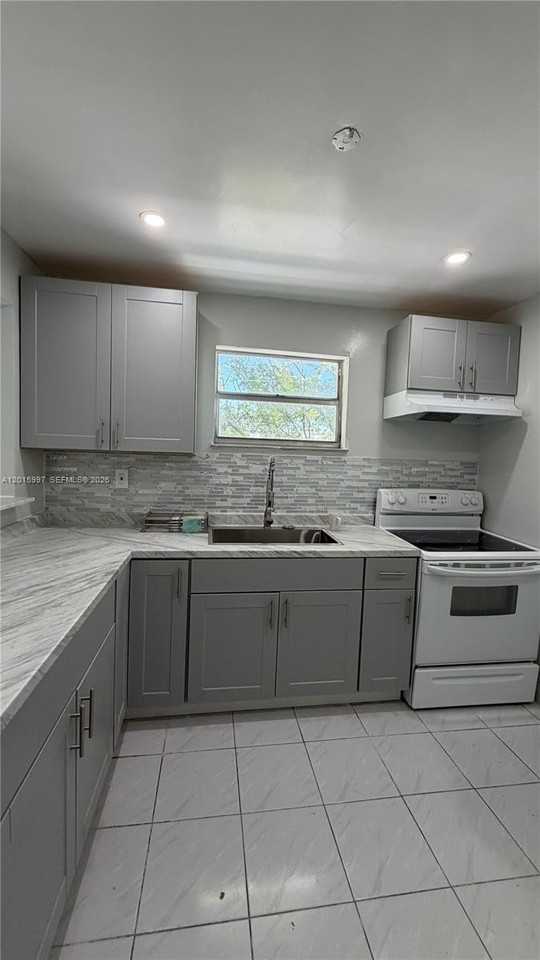 7101 Byron Ave #201 - Photo 3 of 18