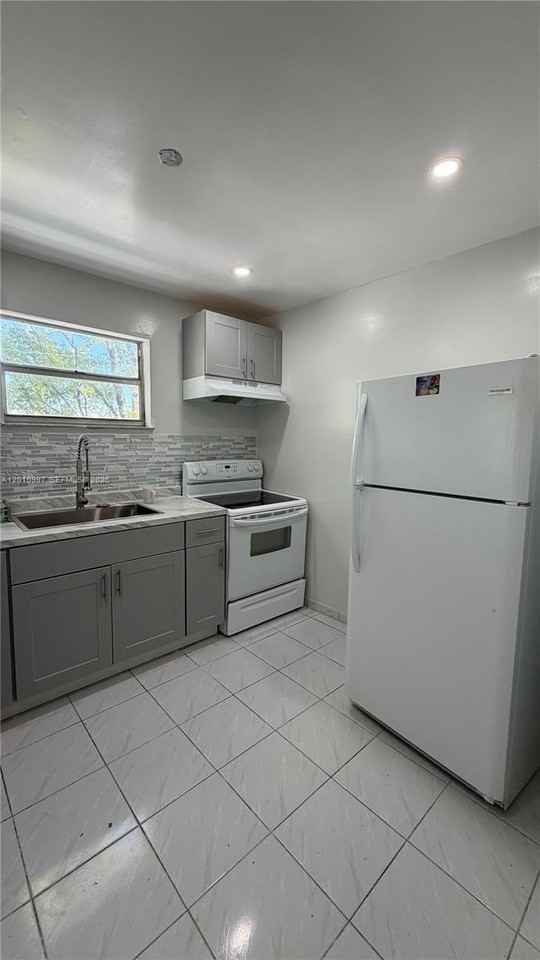 7101 Byron Ave #201 - Photo 4 of 18