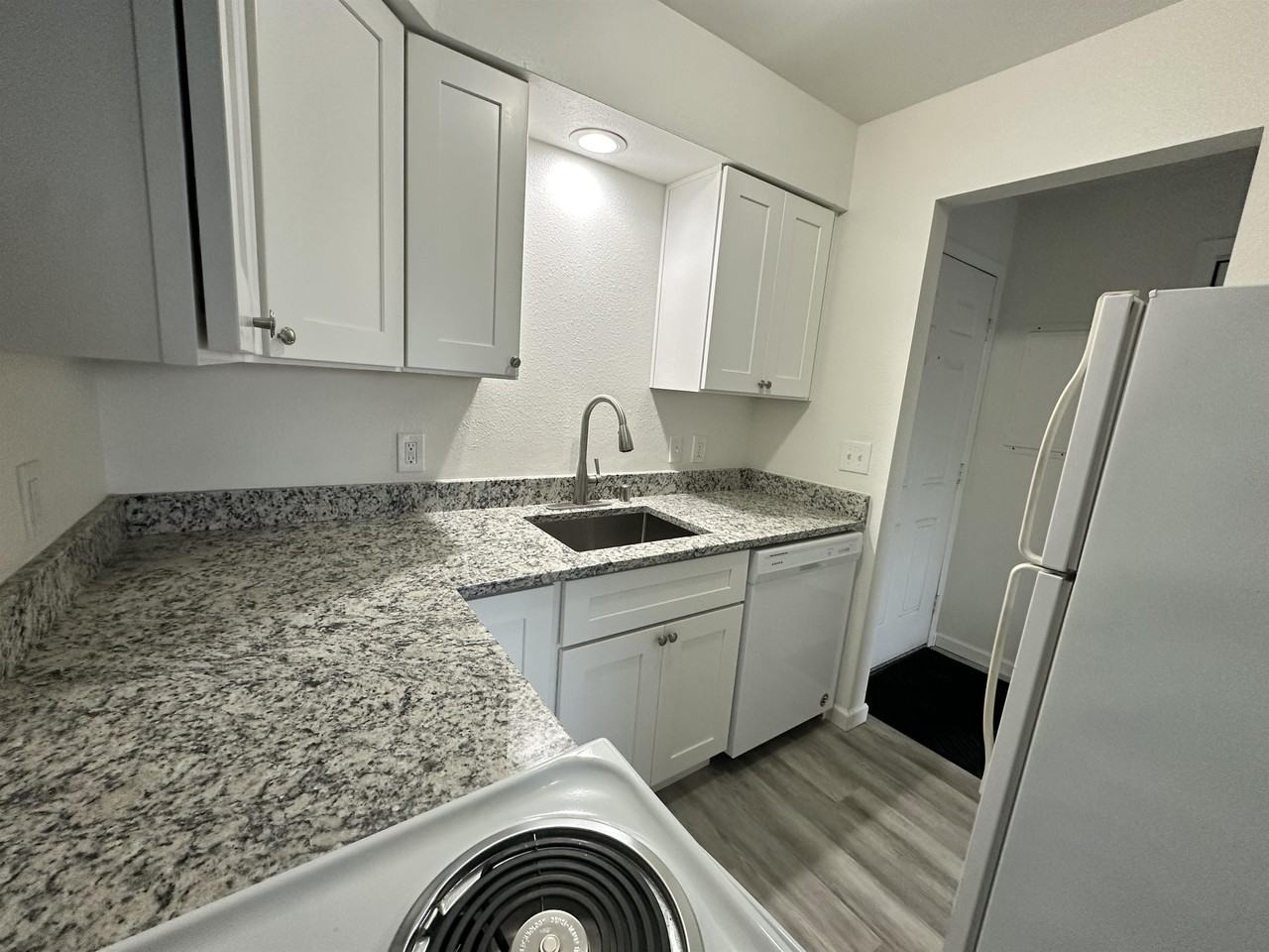 1119 West 11th Avenue - Photo 4 of 9