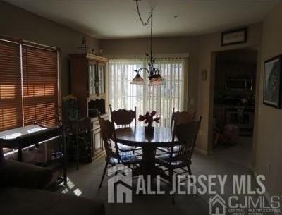 1056 Morning Glory Dr - Photo 4 of 10