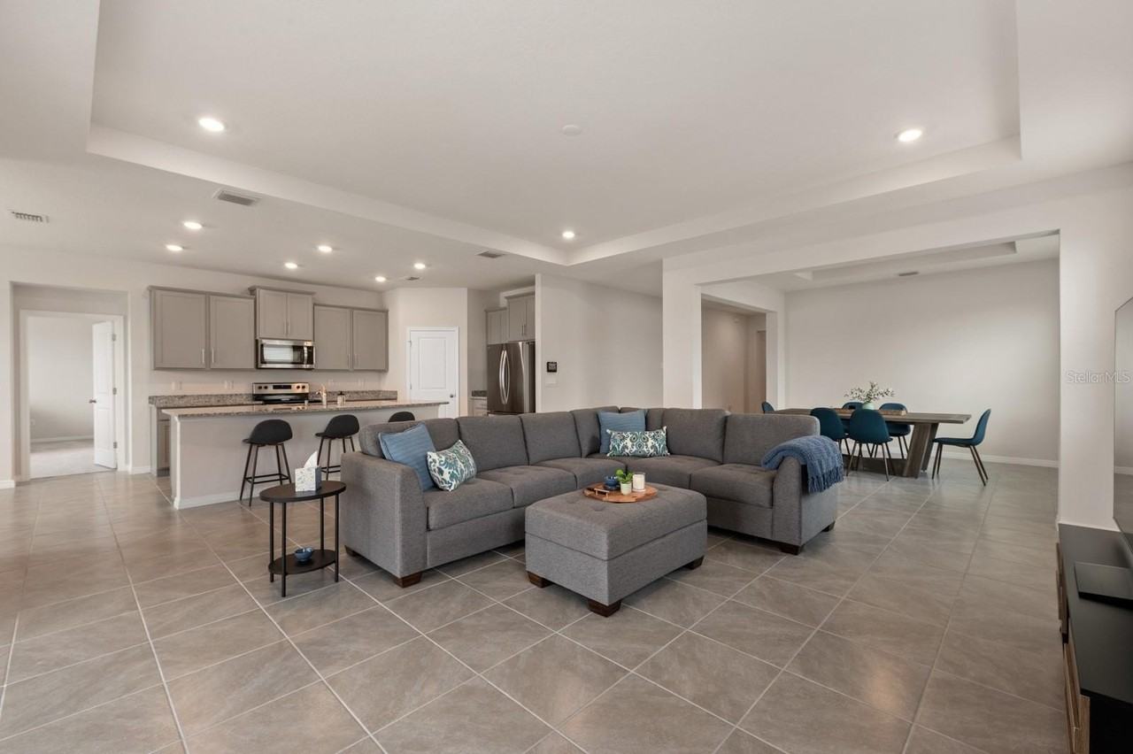 520 158th St E - Photo 3 of 29