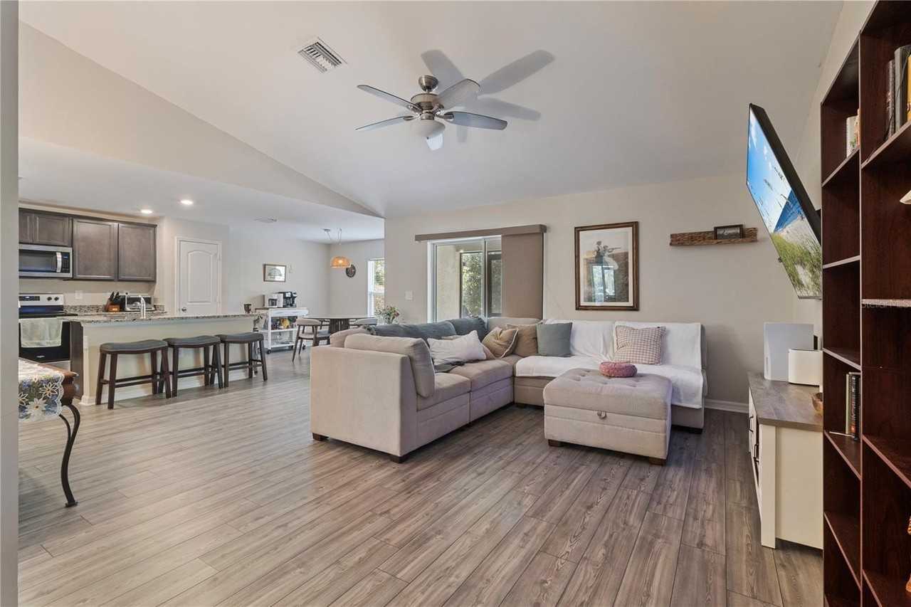 3609 Markle Ave - Photo 5 of 46