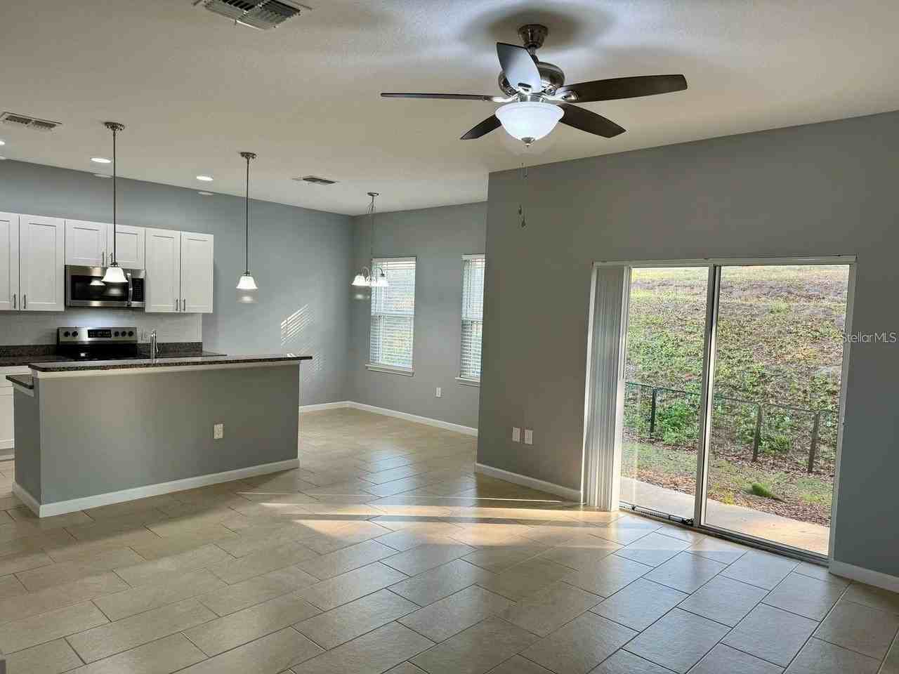 930 Lakefront Village Dr - Photo 3 of 17