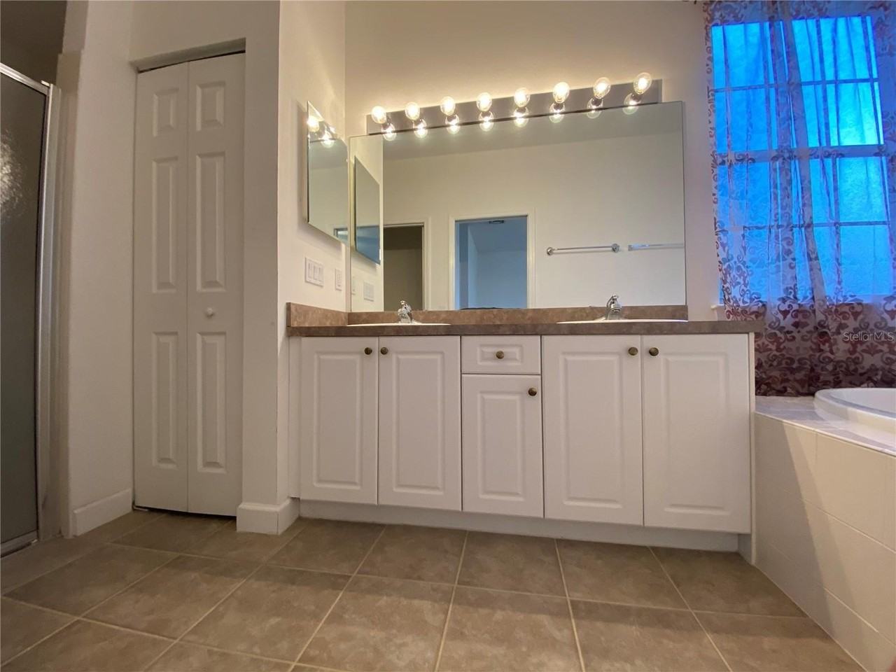 2549 Twain Dr - Photo 2 of 16