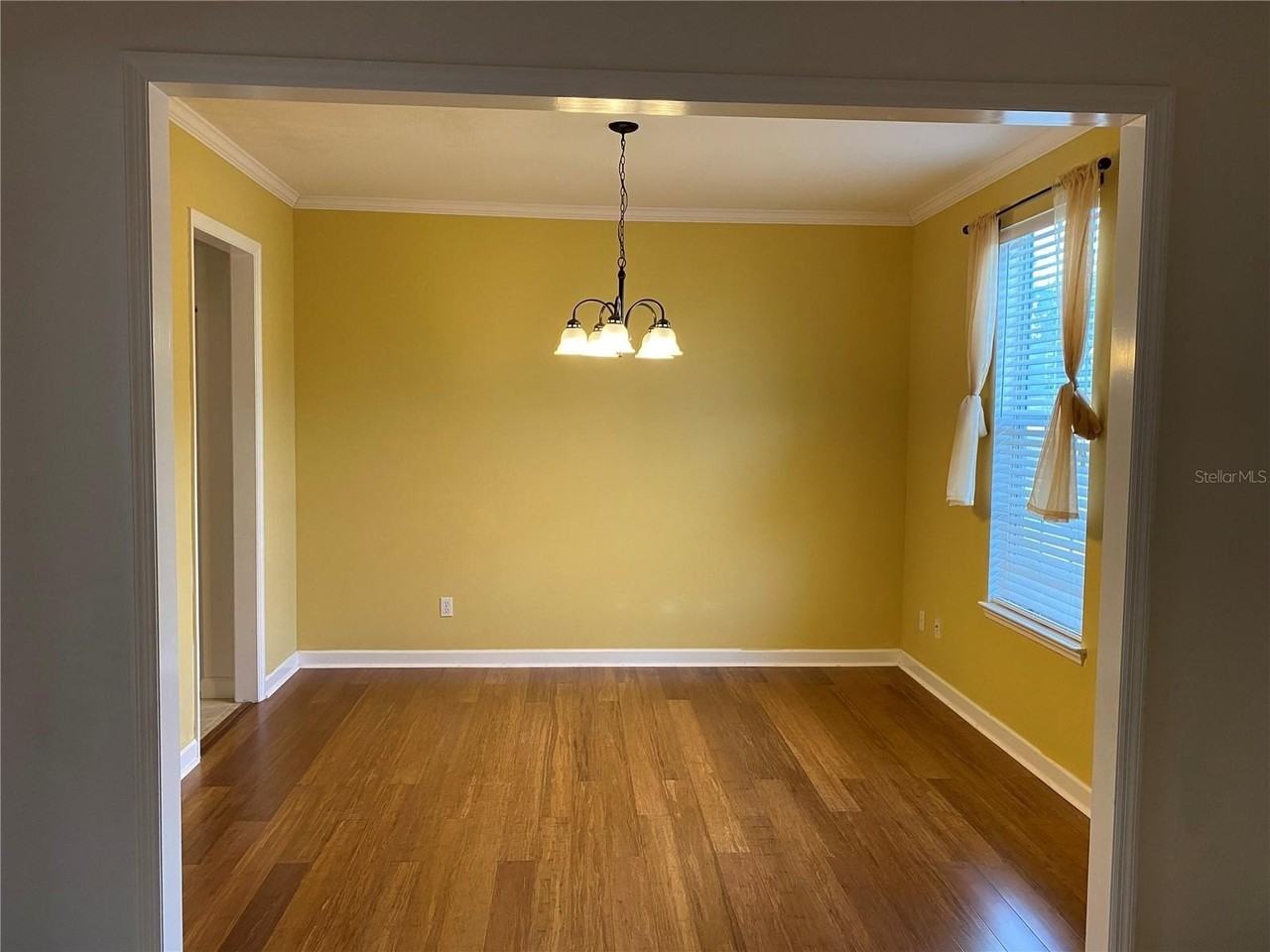2549 Twain Dr - Photo 3 of 16