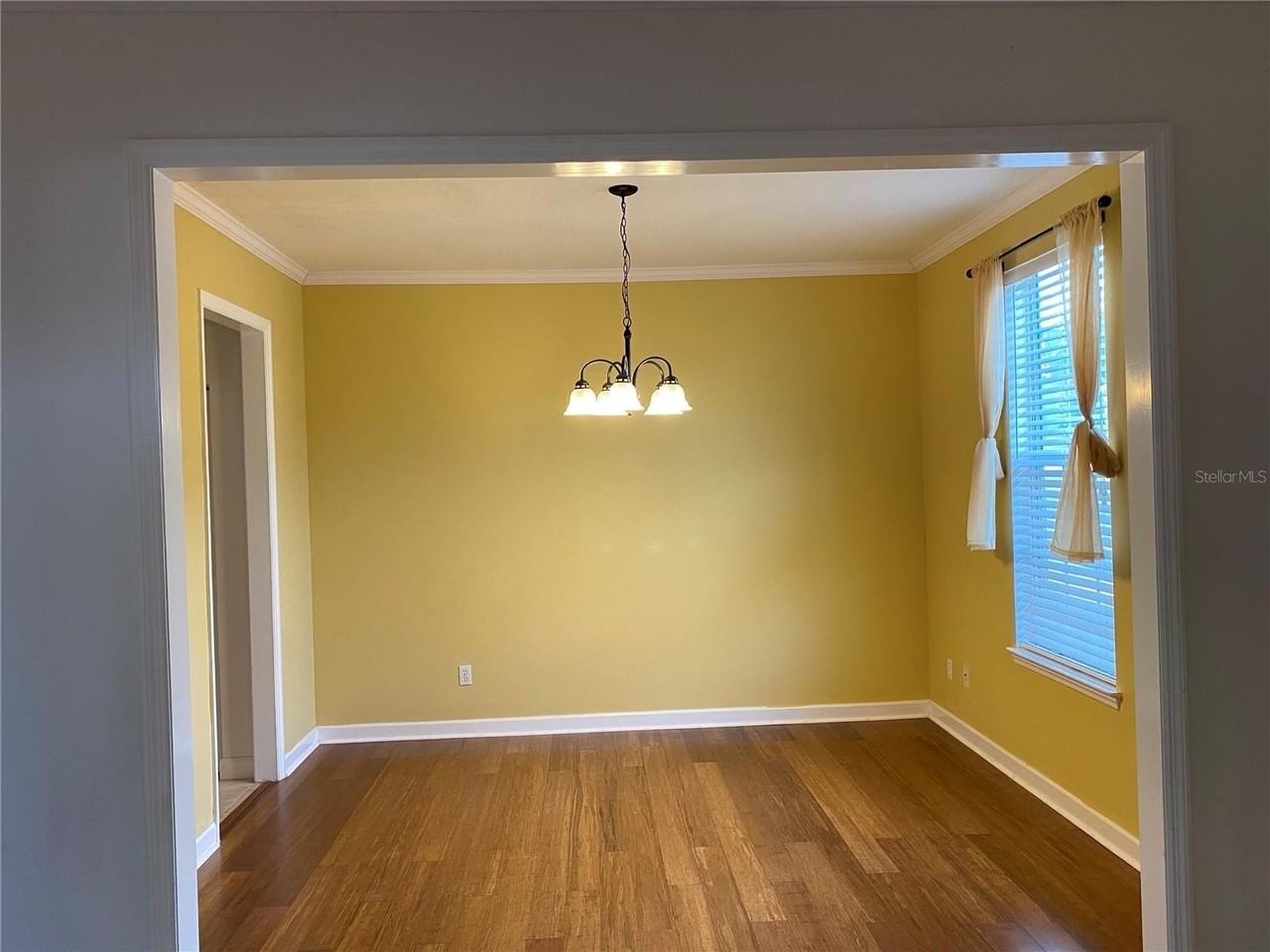 2549 Twain Dr - Photo 4 of 16