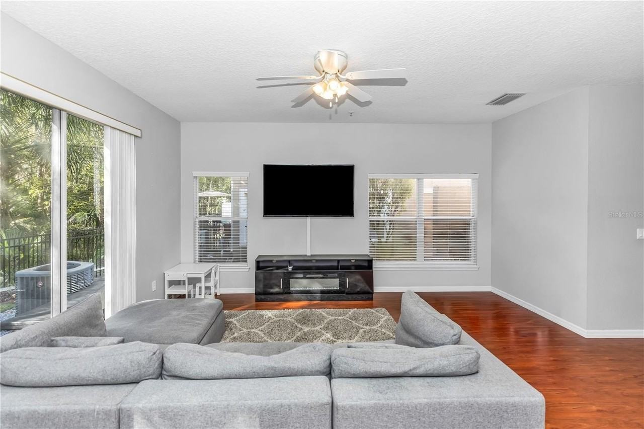 540 Pinebranch Cir - Photo 3 of 27
