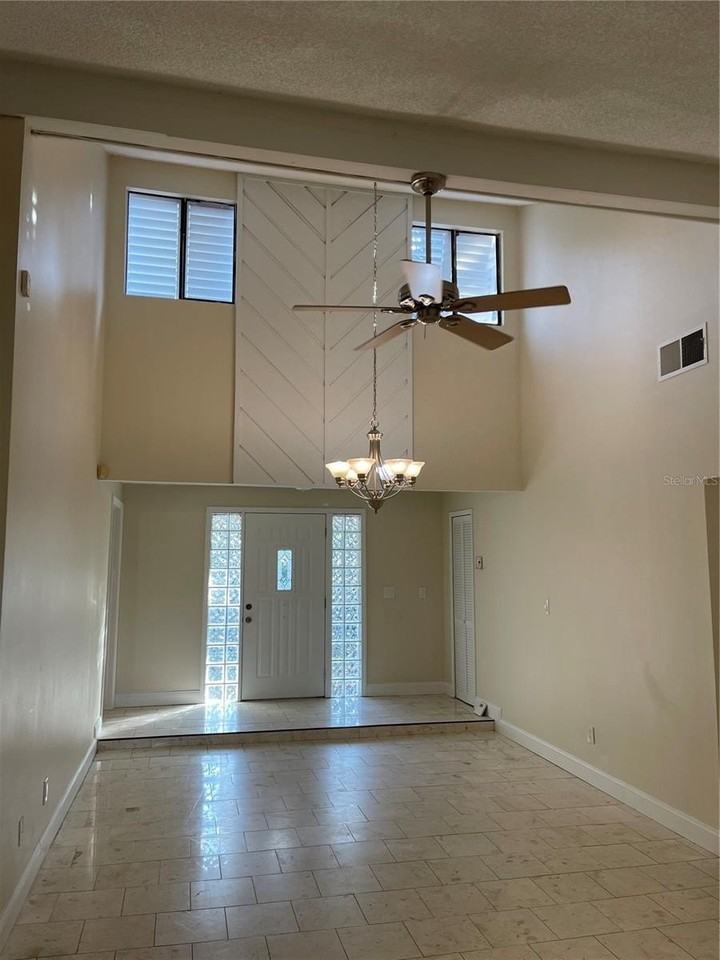 620 Locust Ct - Photo 2 of 14