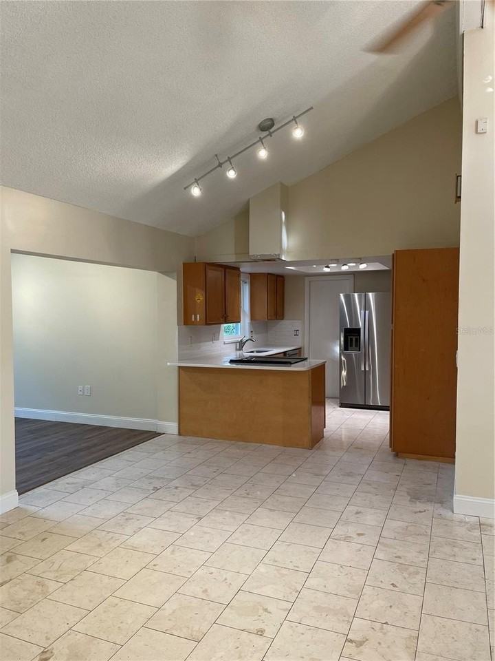 620 Locust Ct - Photo 3 of 14
