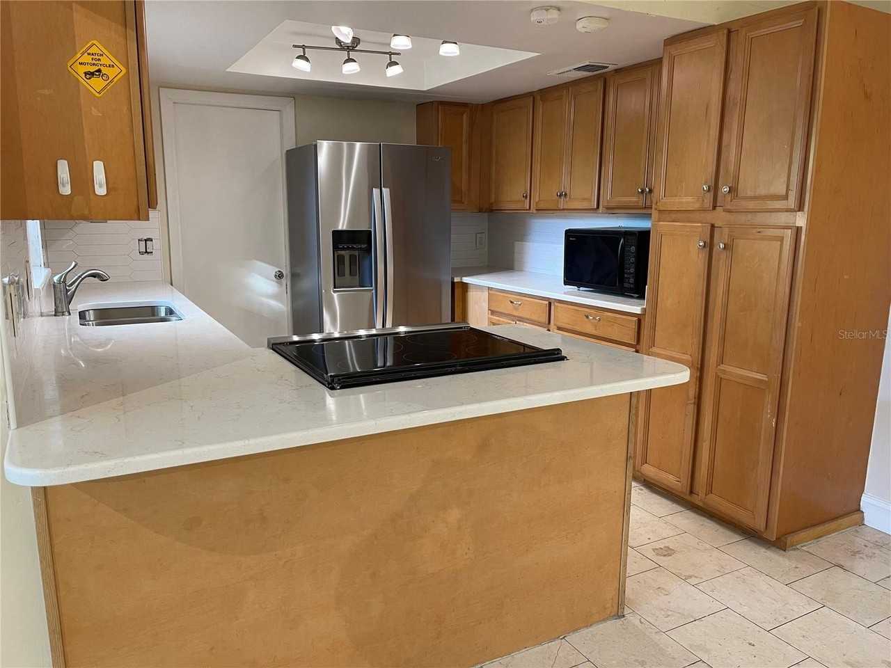 620 Locust Ct - Photo 4 of 14