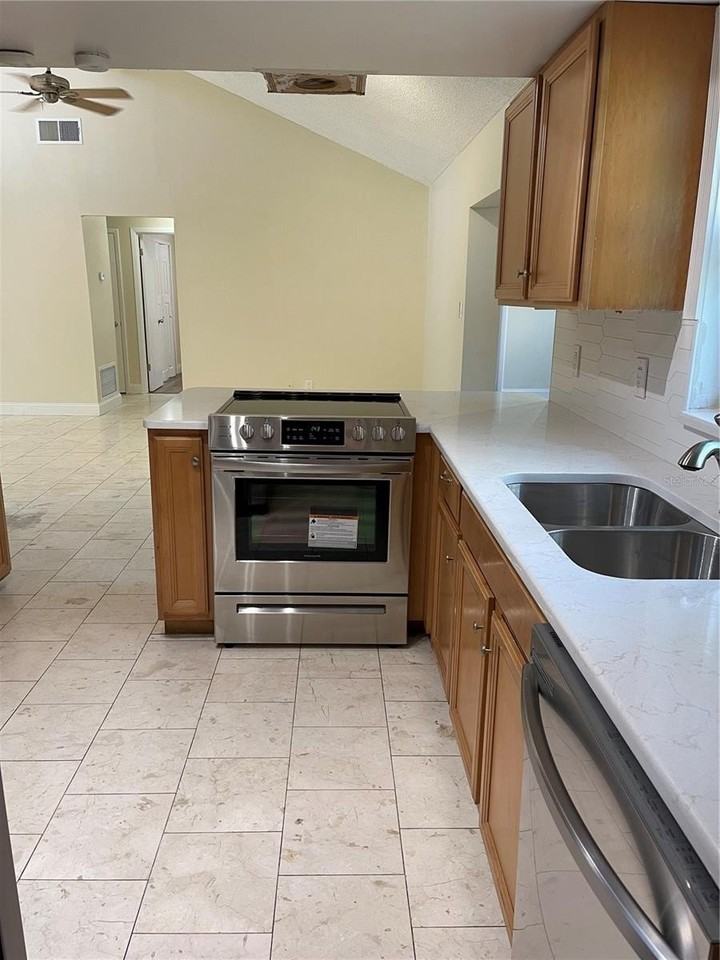 620 Locust Ct - Photo 5 of 14