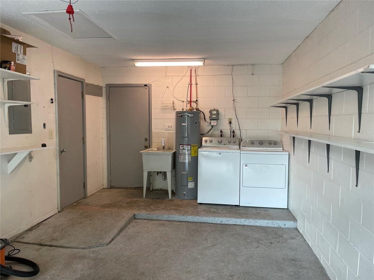 620 Locust Ct - Photo 6 of 14