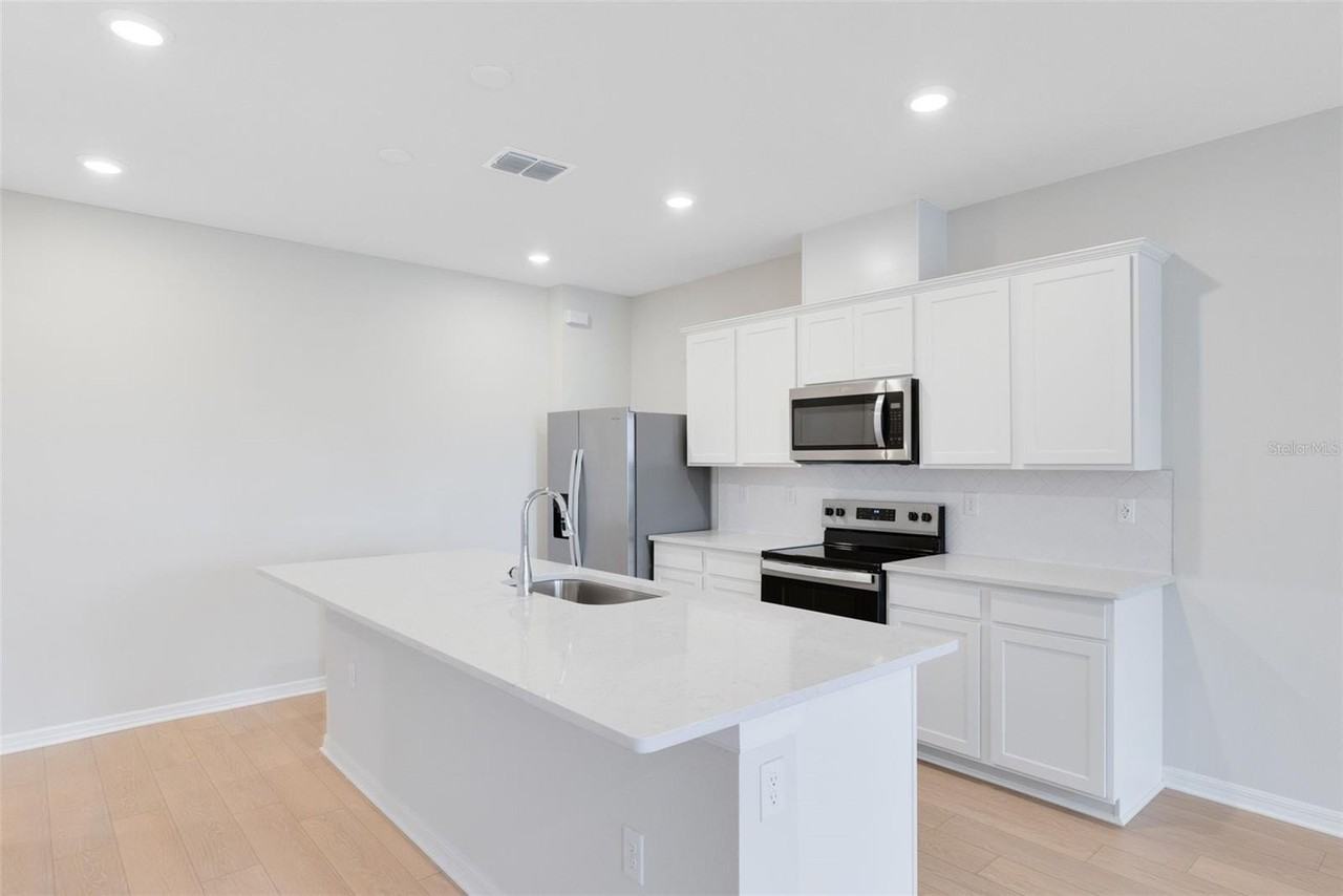 6331 Breeze Filled Ln - Photo 6 of 15