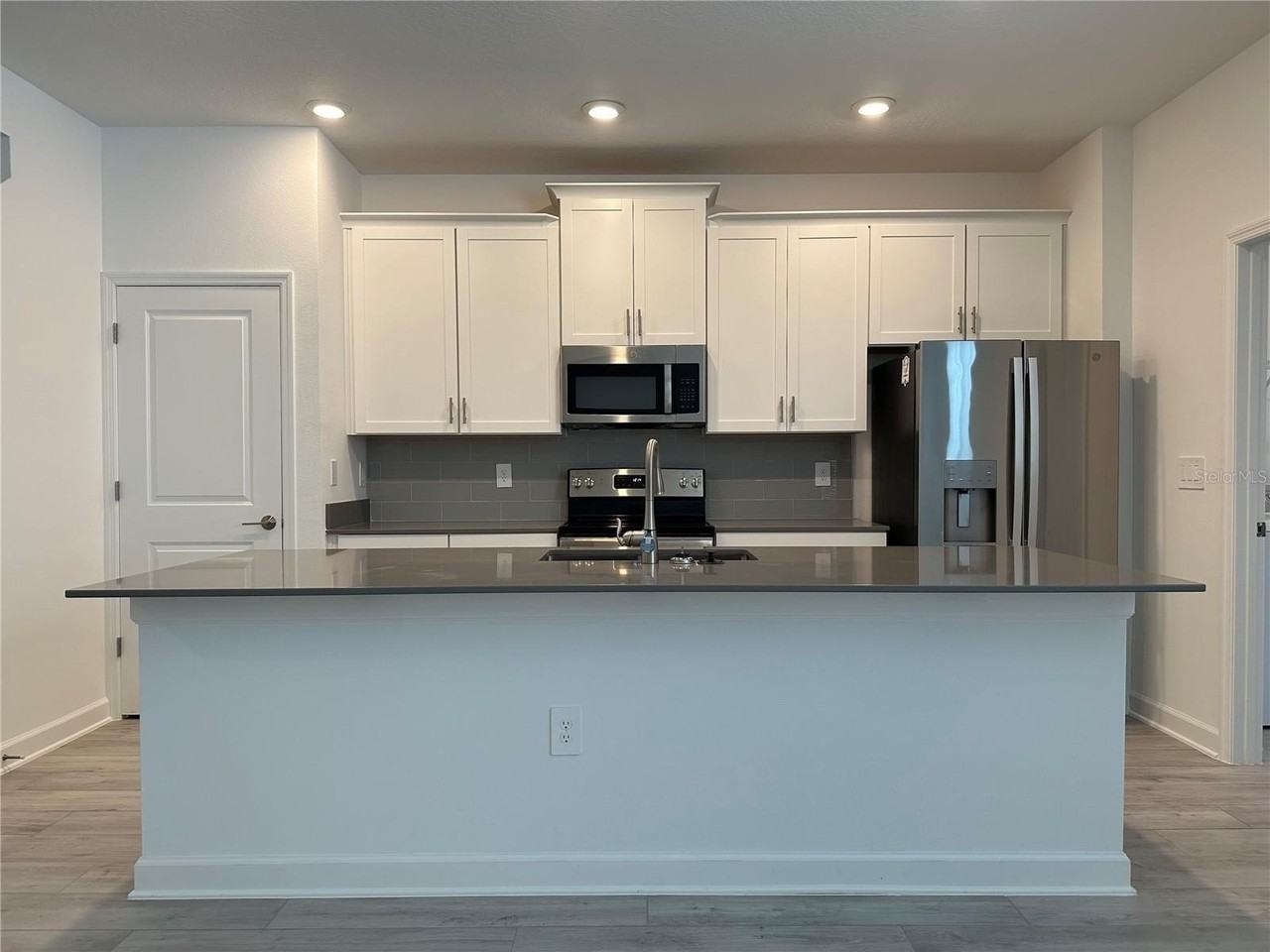 3128 Addison Blvd - Photo 6 of 35