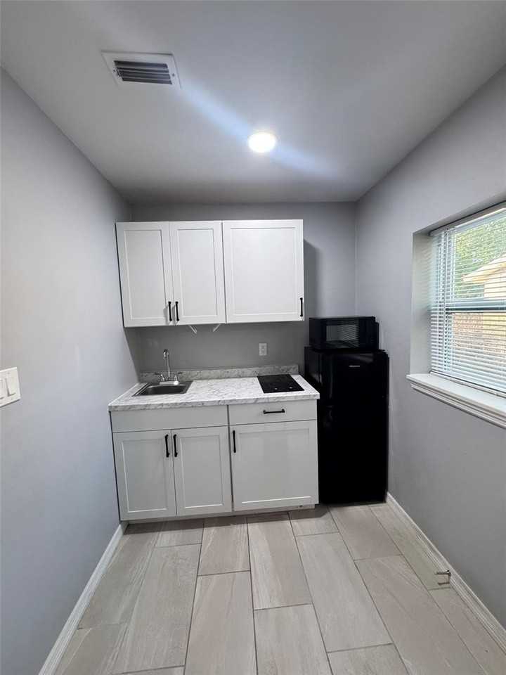 188 Fiesta Dr #1 - Photo 3 of 12
