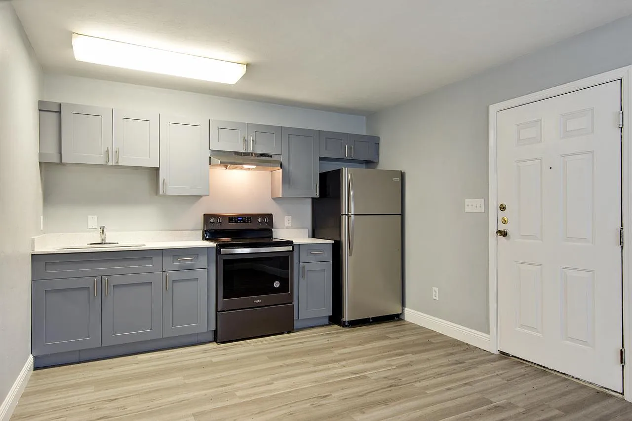 214 Columbia Drive - Photo 2 of 7
