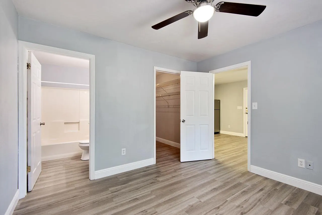 214 Columbia Drive - Photo 3 of 7