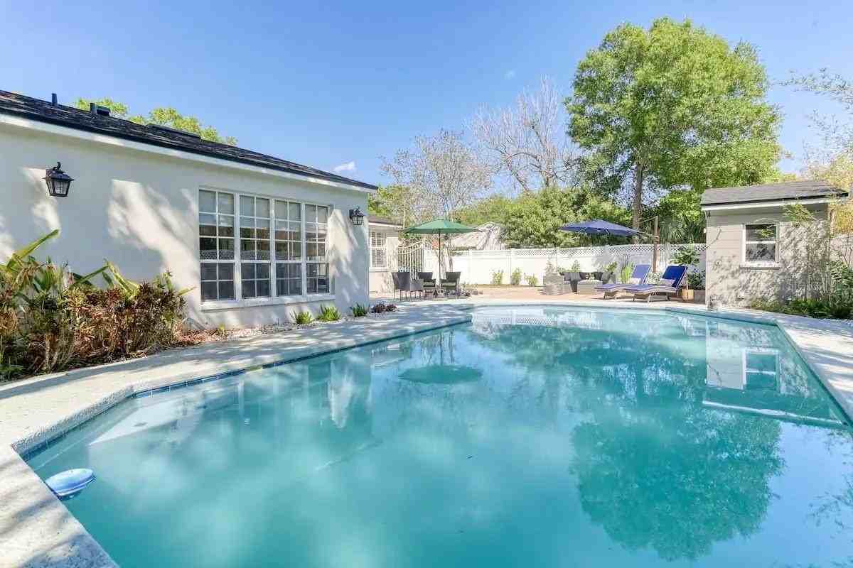 4014 W Palmira Ave - Photo 4 of 48