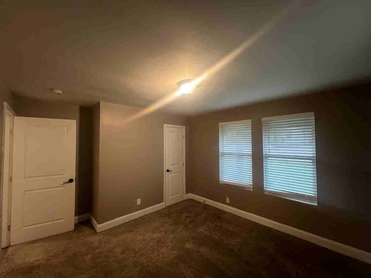 906 Skyland St #1 - Photo 4 of 8