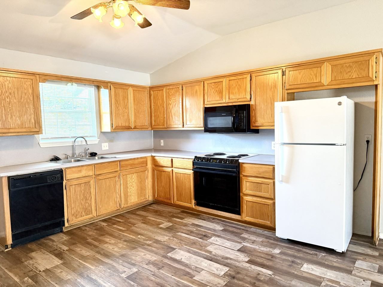 2305 Cimmarron Dr #1 - Photo 3 of 25