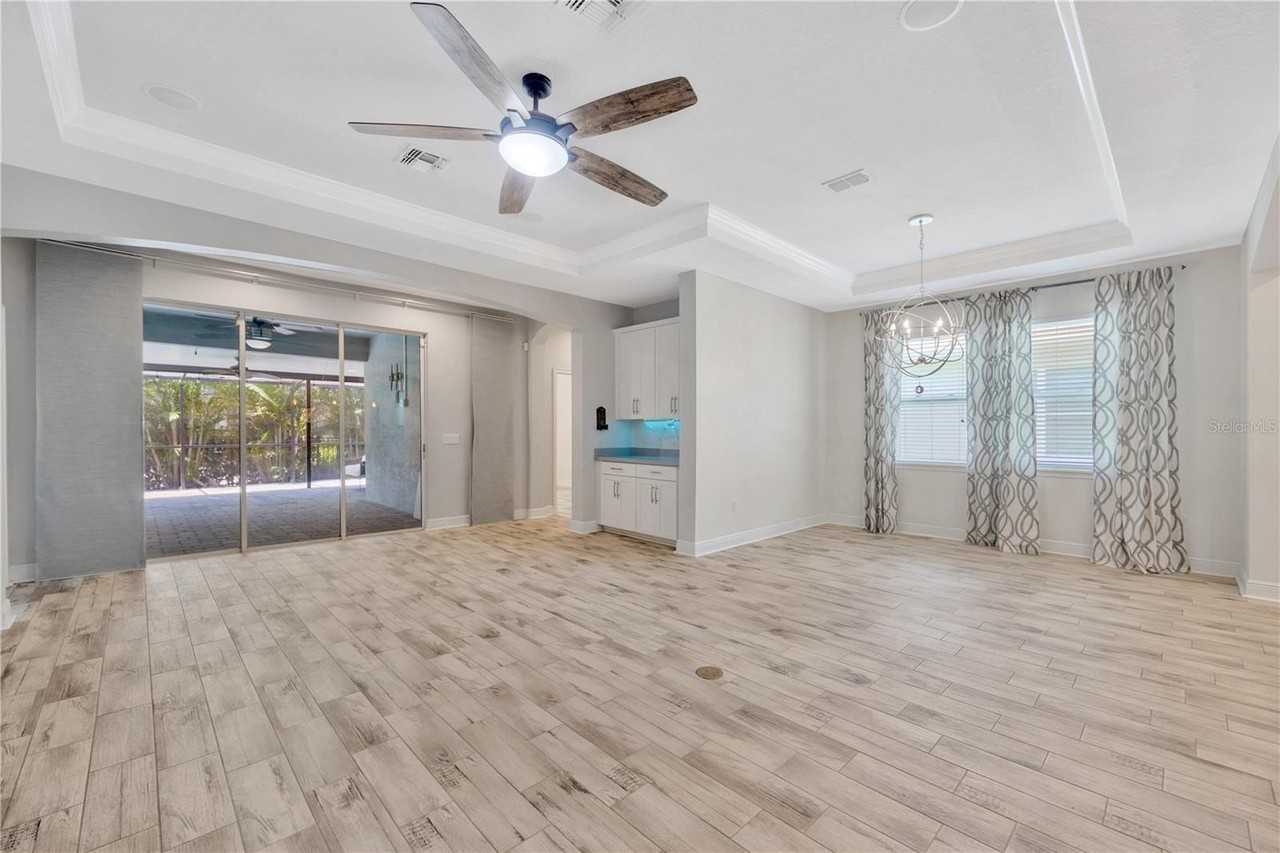 6518 Park Strand Dr - Photo 4 of 30