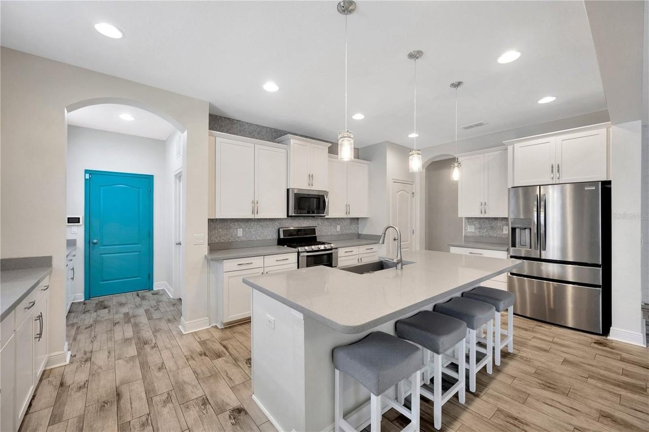 6518 Park Strand Dr - Photo 5 of 30