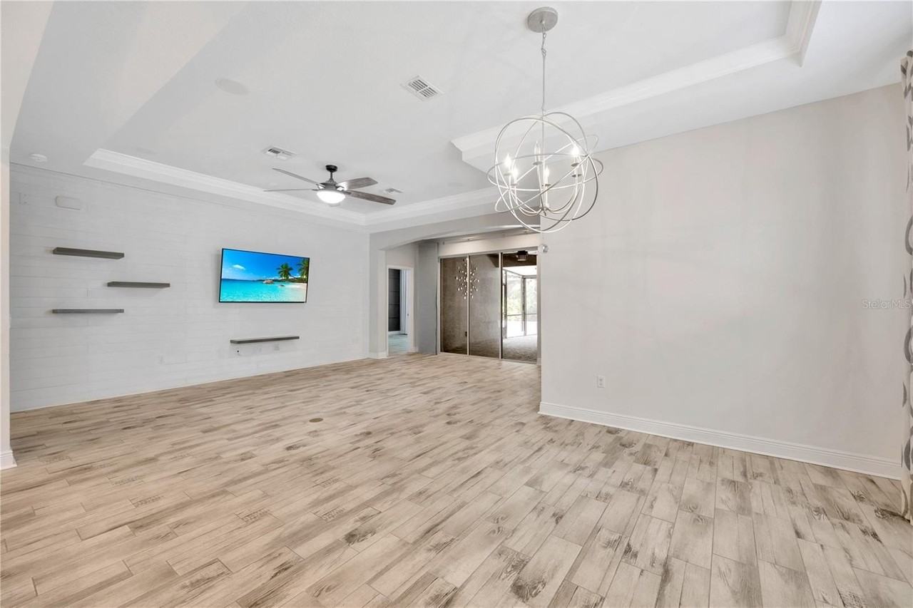 6518 Park Strand Dr - Photo 6 of 30