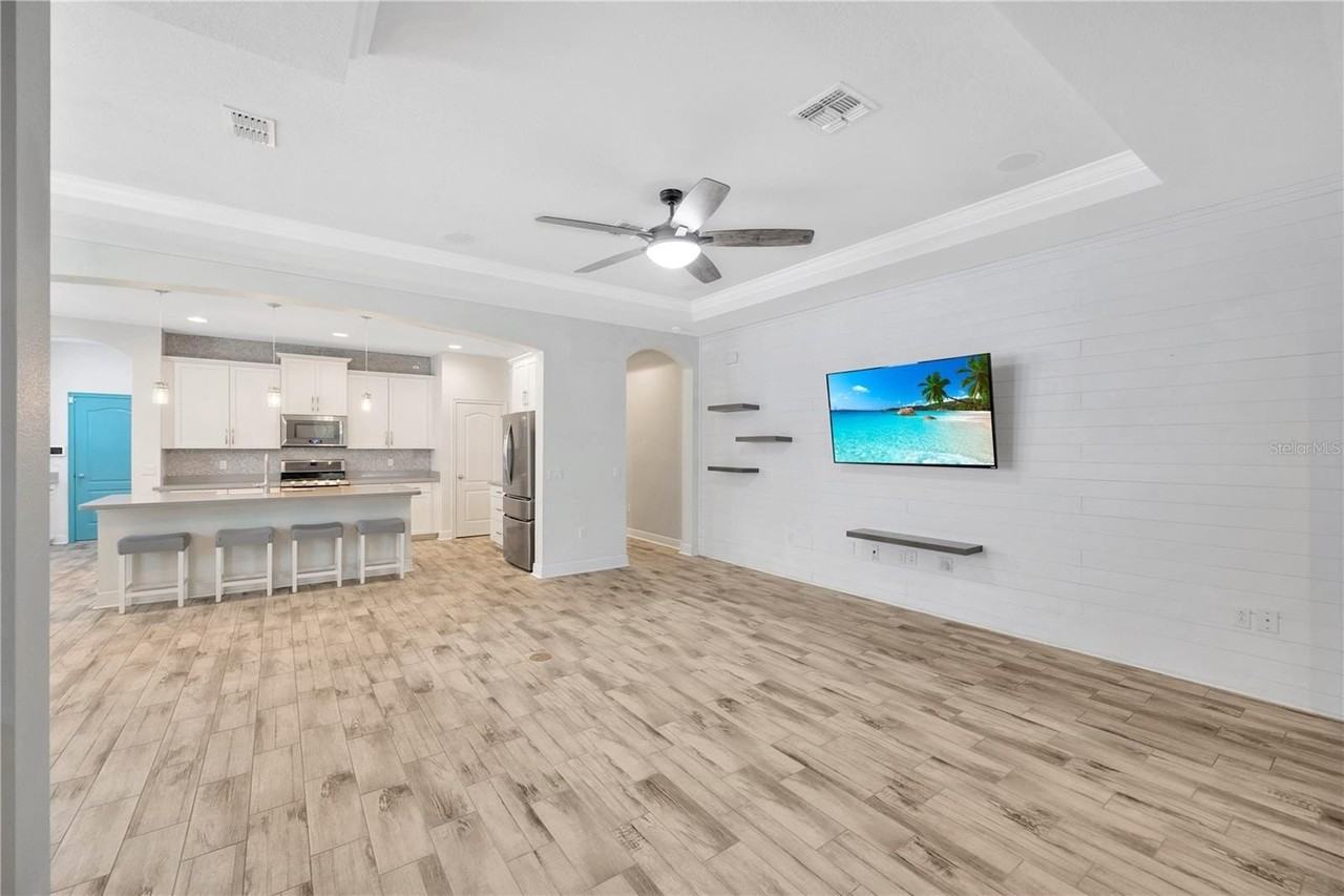 6518 Park Strand Dr - Photo 7 of 30