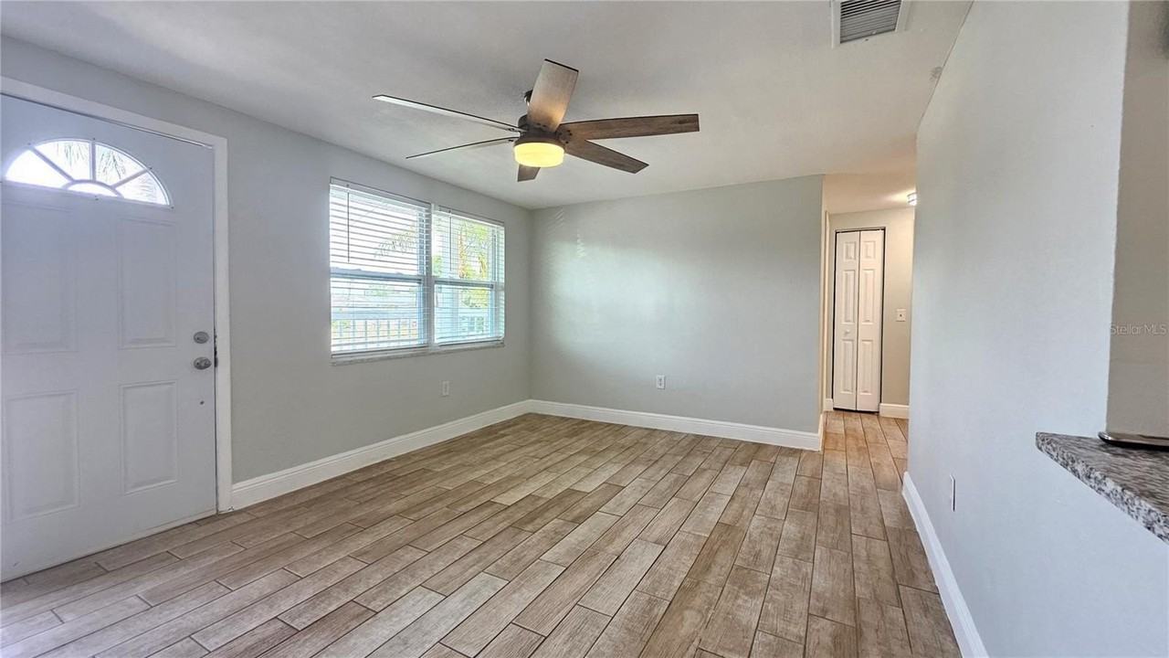 6412 Pawling Ave - Photo 3 of 24