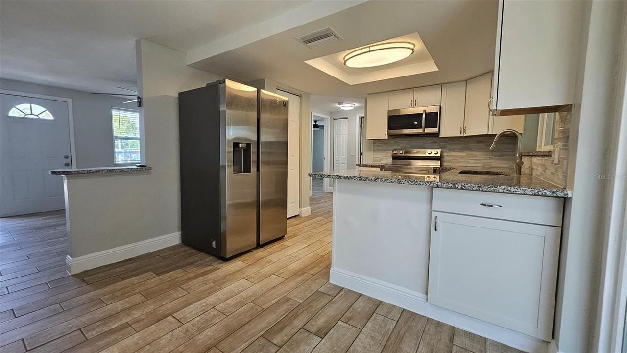 6412 Pawling Ave - Photo 5 of 24