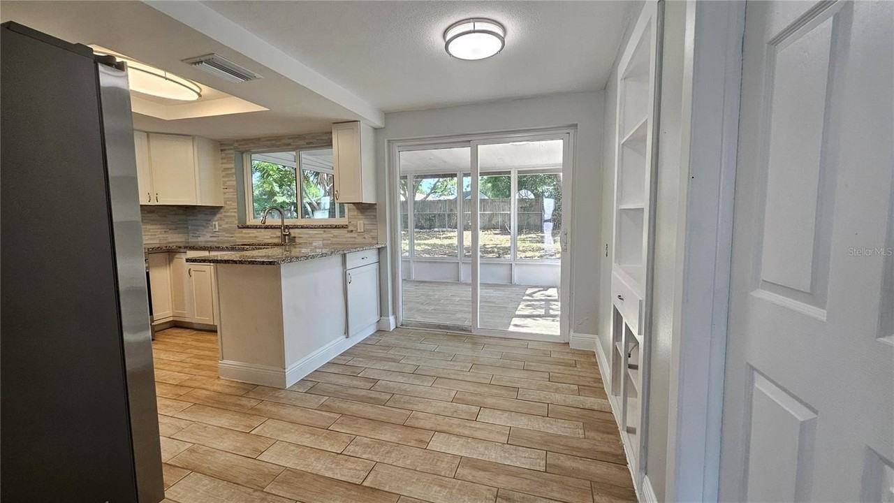 6412 Pawling Ave - Photo 6 of 24