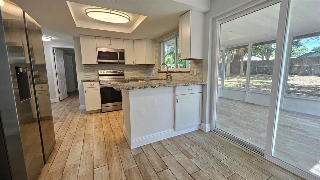 6412 Pawling Ave - Photo 7 of 24