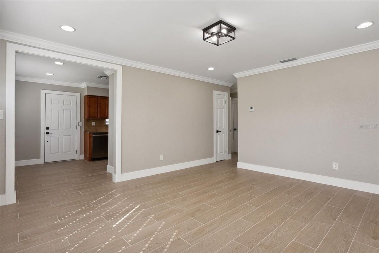 3819 W Gray St - Photo 4 of 12