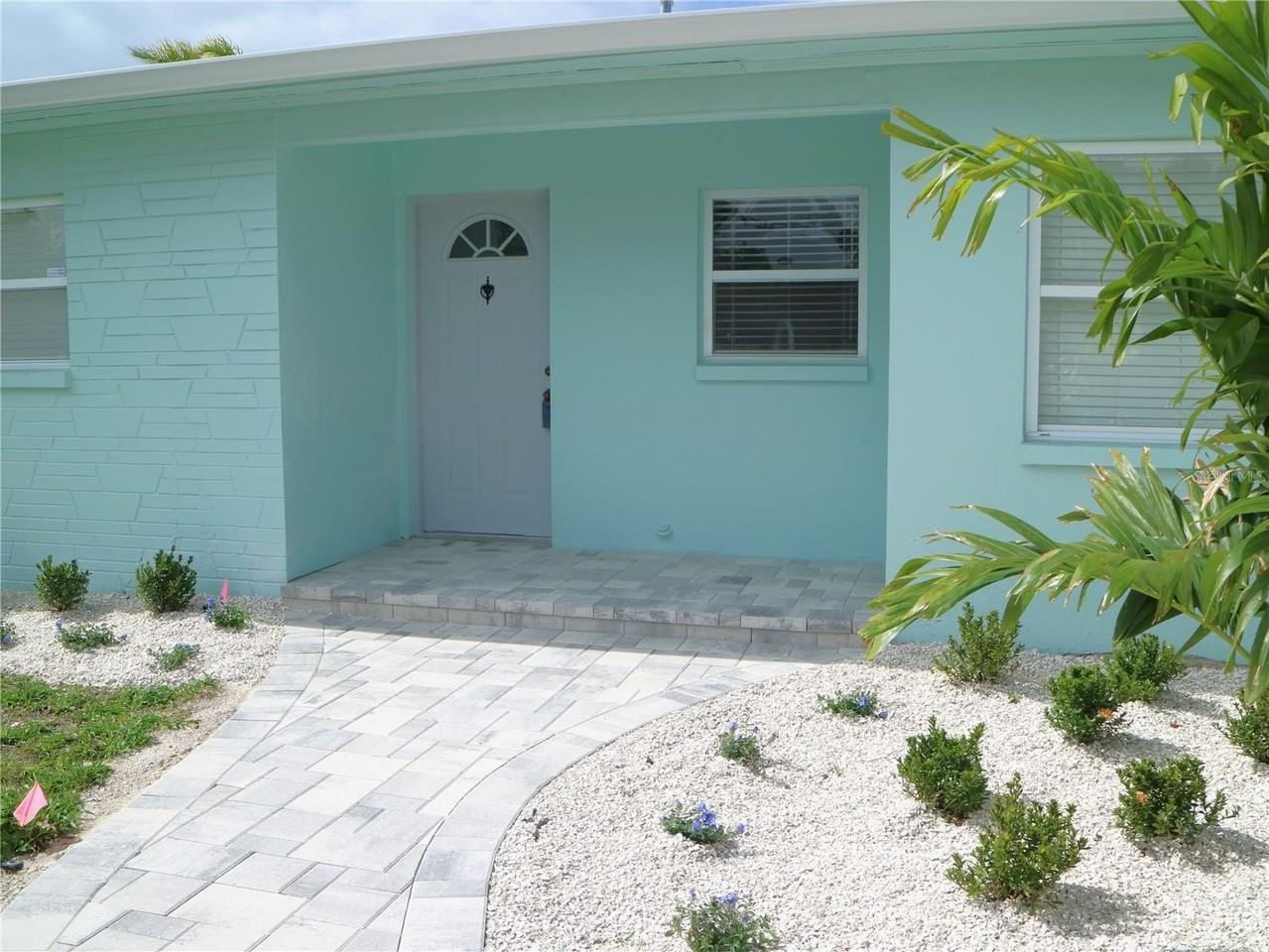 310 Westwinds Dr - Photo 4 of 37
