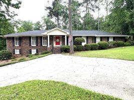 featured image of 560 Walton Ct