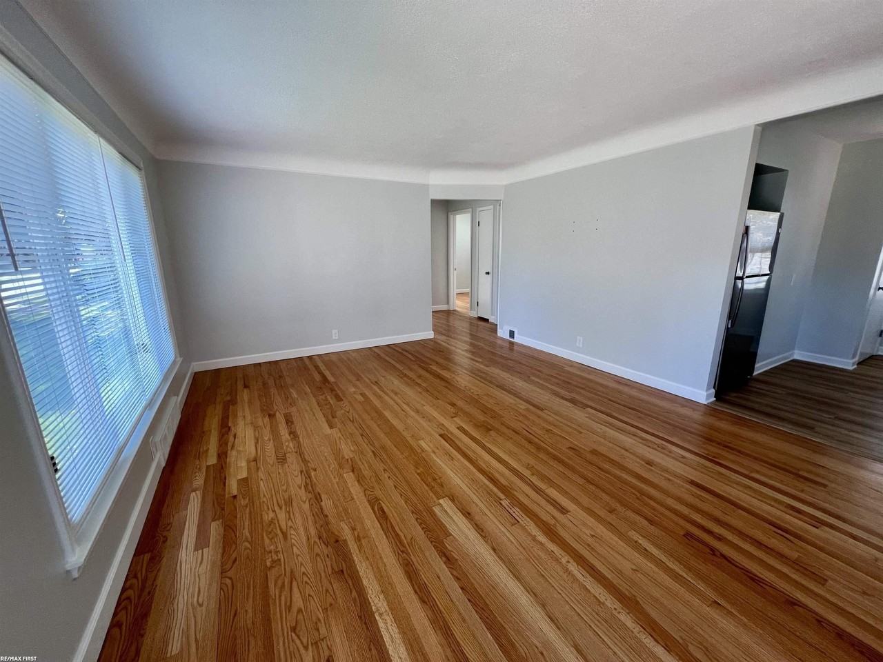 22104 Elizabeth St - Photo 2 of 20