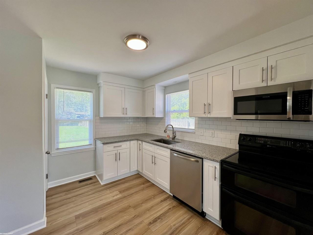 22104 Elizabeth St - Photo 5 of 20