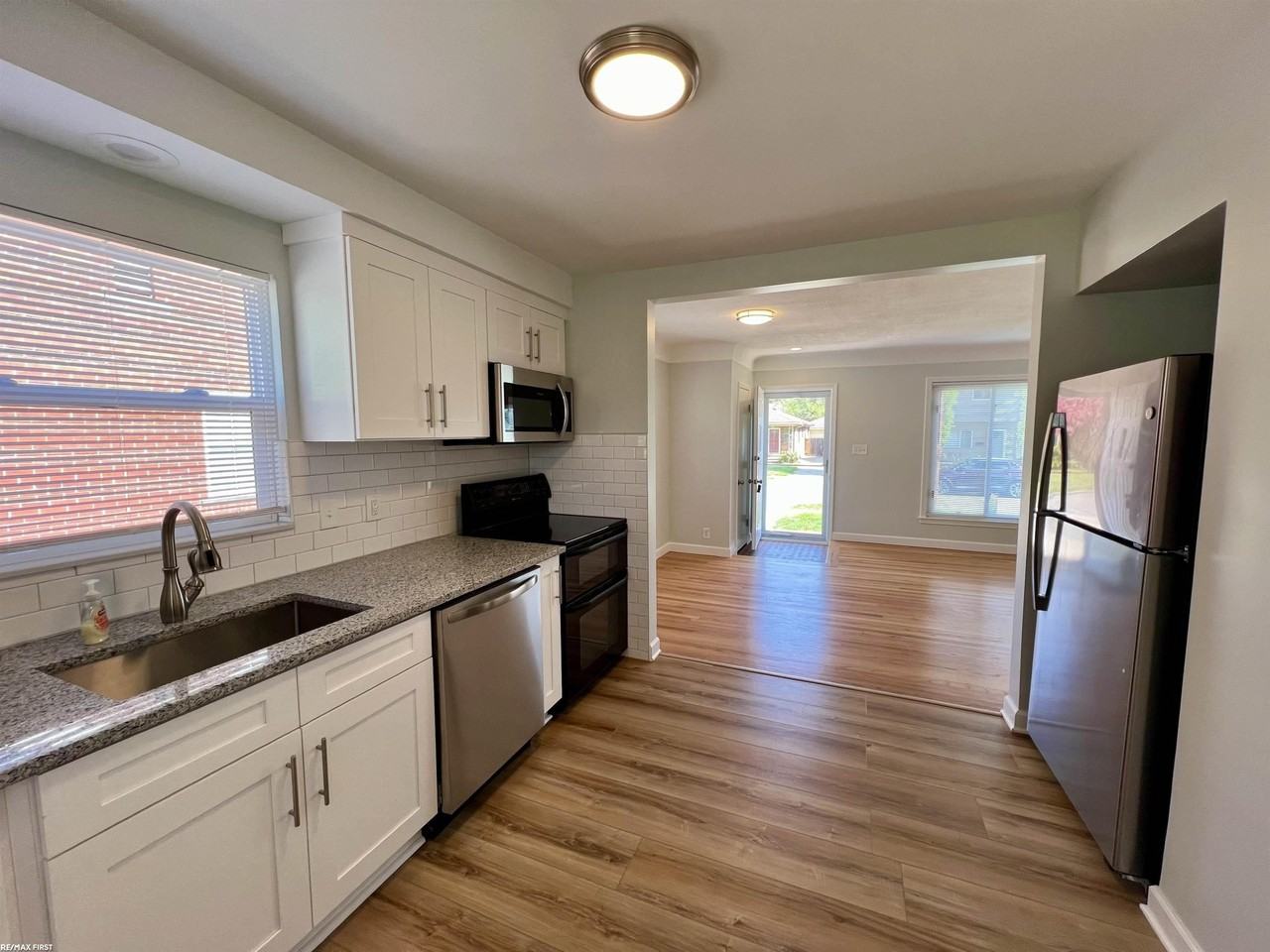 22104 Elizabeth St - Photo 6 of 20