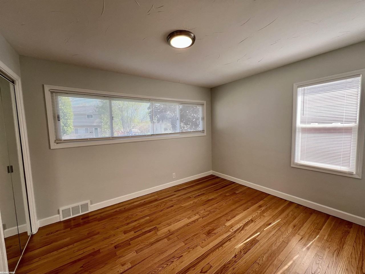 22104 Elizabeth St - Photo 7 of 20