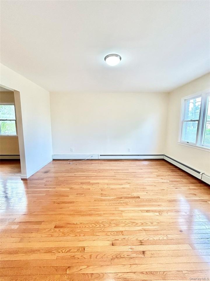 164 Rossiter Ave - Photo 2 of 40