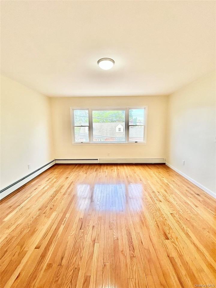 164 Rossiter Ave - Photo 3 of 40